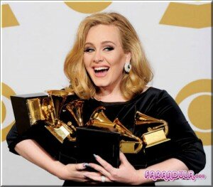 Adele y Blur triunfan en Brit Awards 2012 Adele y Blur triunfan en Brit Awards 2012
