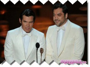 El beso de Brolin y Bardem en el Oscar 2011 El beso de Brolin y Bardem en el Oscar 2011