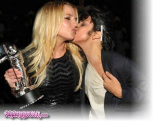 Lady Gaga quiere besar a Britney Spears Lady Gaga quiere besar a Britney Spears